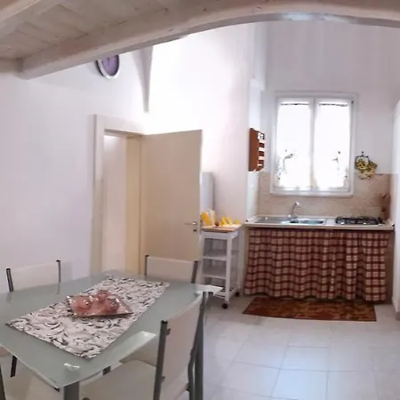 White Monolocale Apartman